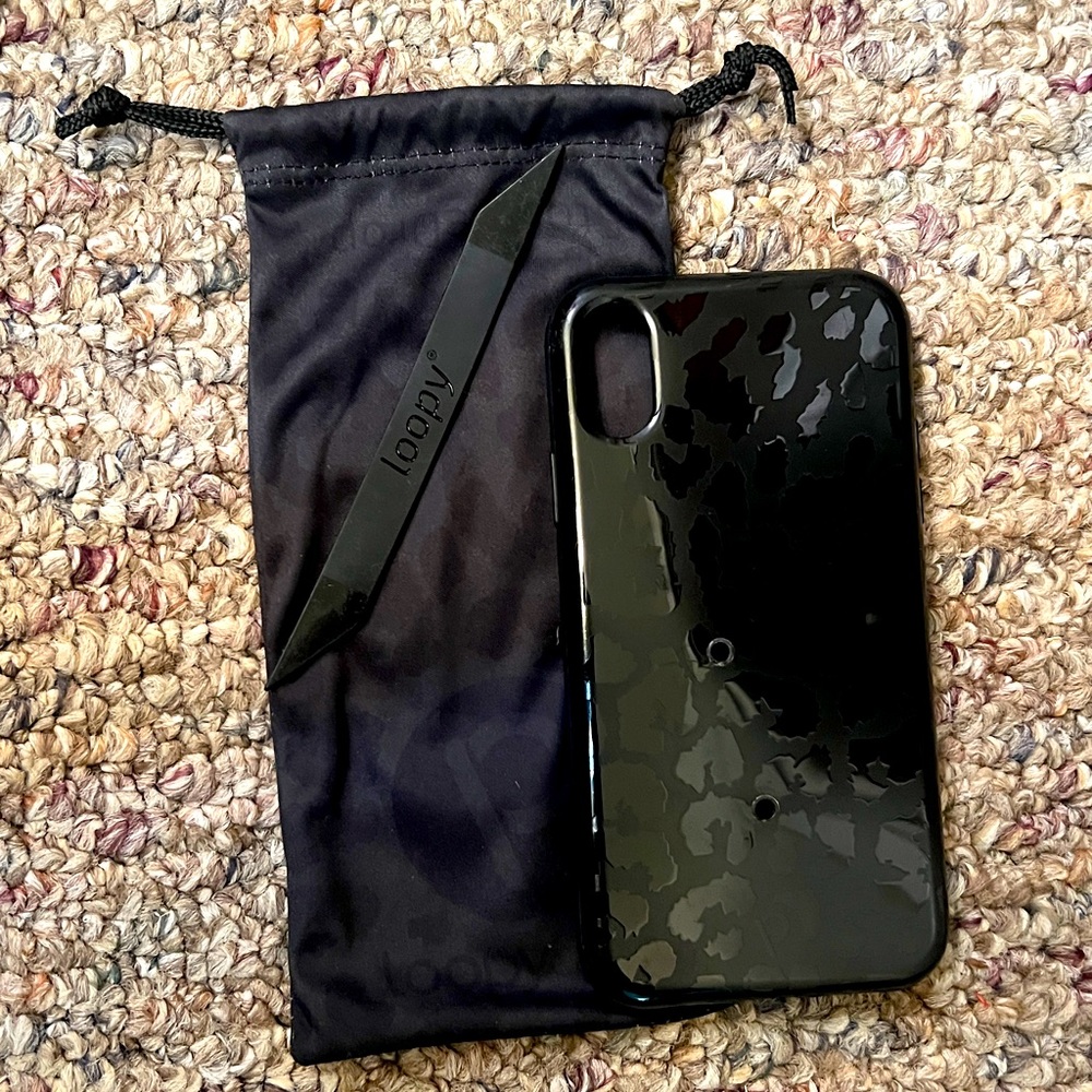 Loopy Case for iPhone XR Midnight Leopard (original) in Righty.